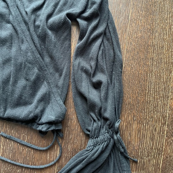 MinkPink Low-cut Open-Long Sleeve XSmall - Picture 6 of 11